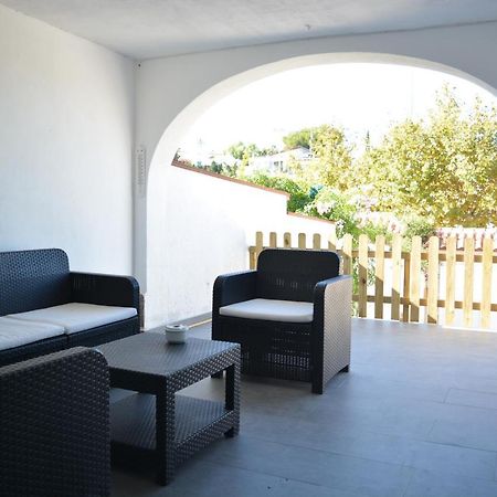 Lovely Bungalow For Four Close To Beach And City In Torrevieja Eksteriør billede