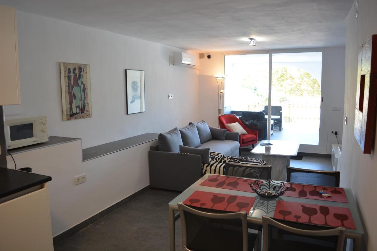 Lovely Bungalow For Four Close To Beach And City In Torrevieja Eksteriør billede