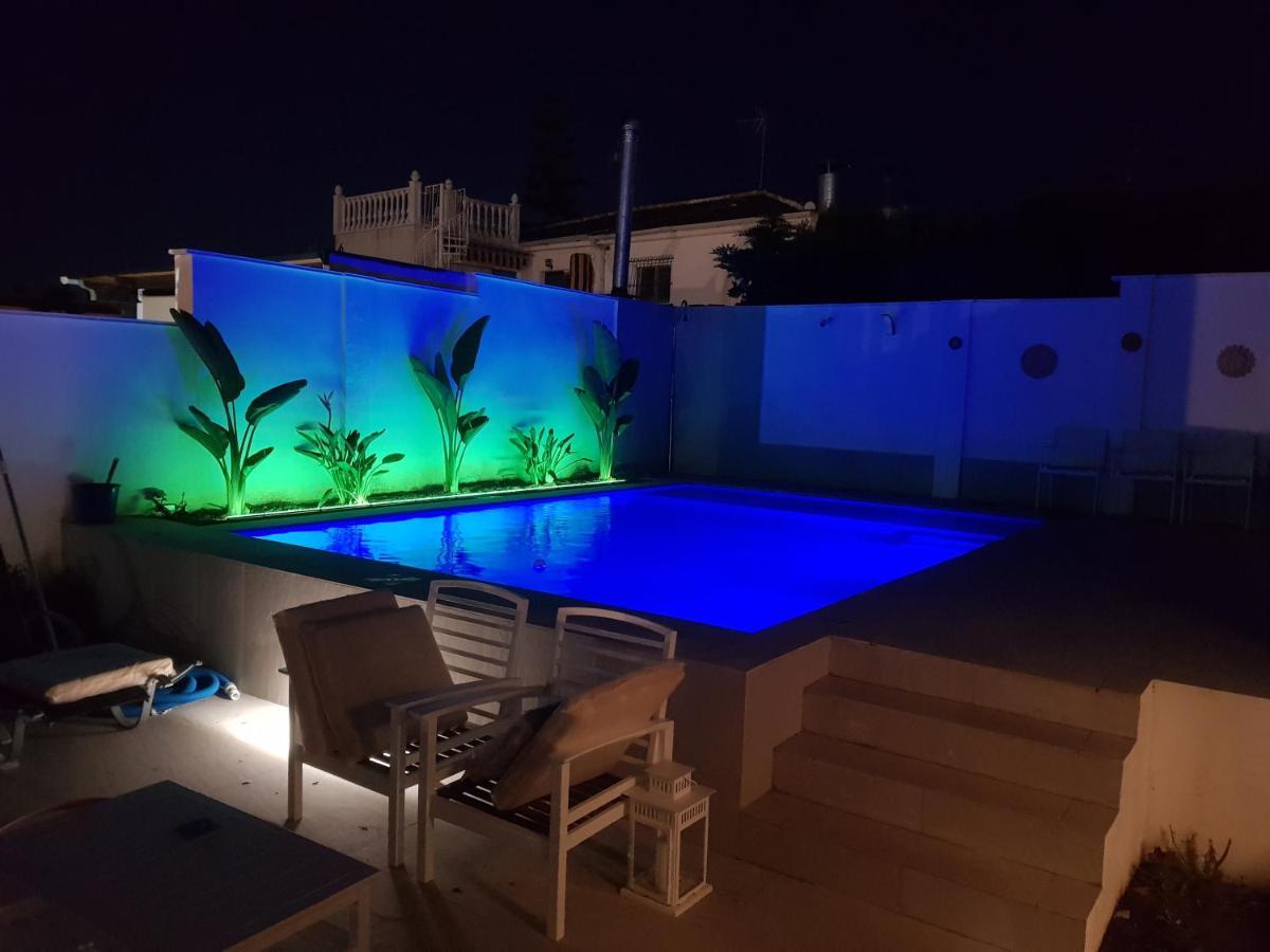 Lovely Bungalow For Four Close To Beach And City In Torrevieja Eksteriør billede